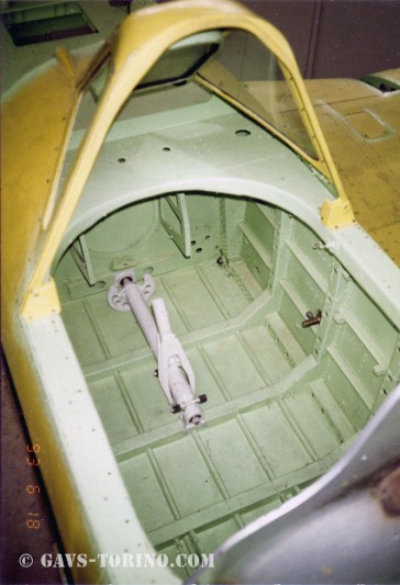 31-cabina pilota prima dell'allestimento